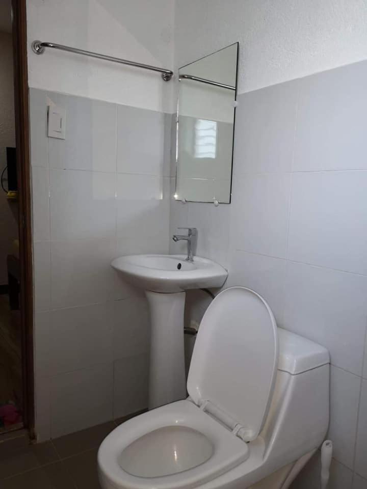 Casitas Inn Tagaytay Co. タガイタイ エクステリア 写真