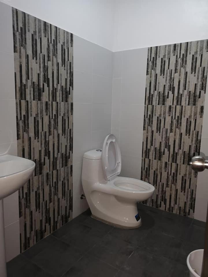 Casitas Inn Tagaytay Co. タガイタイ エクステリア 写真