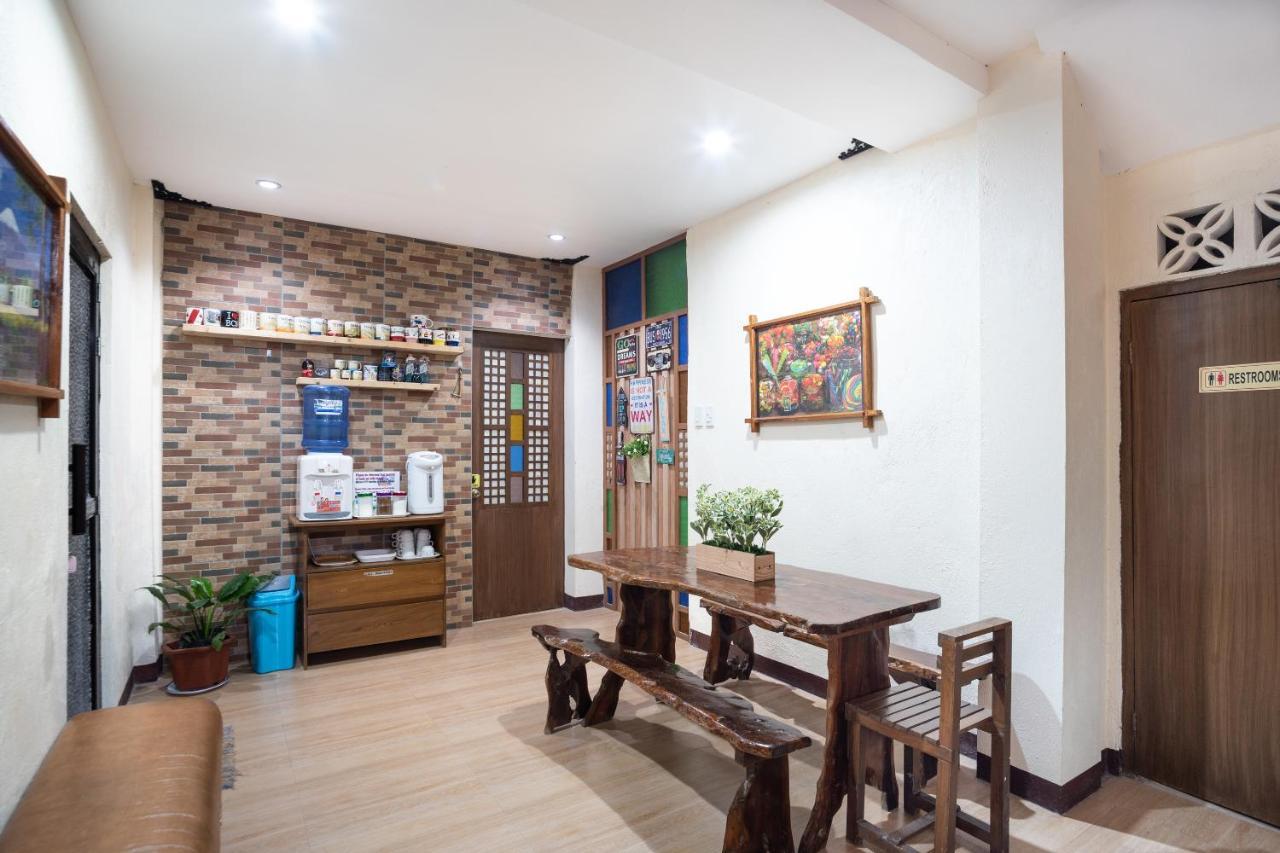 Casitas Inn Tagaytay Co. タガイタイ エクステリア 写真